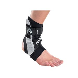 Ankle brace for ligament tear